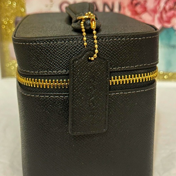 NWT Coach cosmetic case - Picture 4 of 10